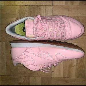 Reebok Classic - Pink - size 8.5
